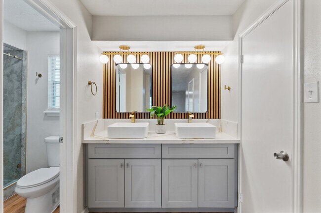 Building Photo - 3811 Woodbriar Dr