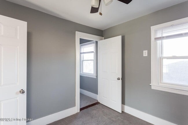 Building Photo - 909 Ash St