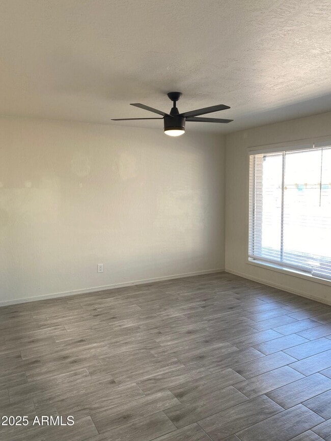 Building Photo - 1821 W Libby St