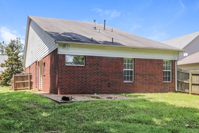 Building Photo - 9979 Misty Elm Dr