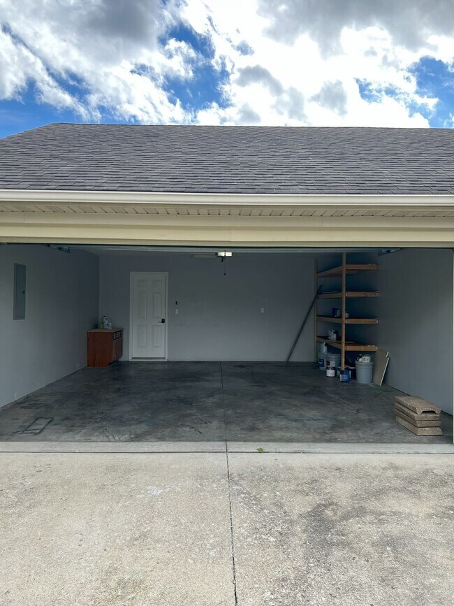 Building Photo - 3-Bedroom Home in Desirable Fields of Lancassange, Jeffersonville