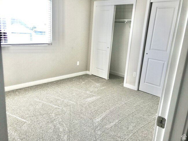 Building Photo - 455 S 390 W