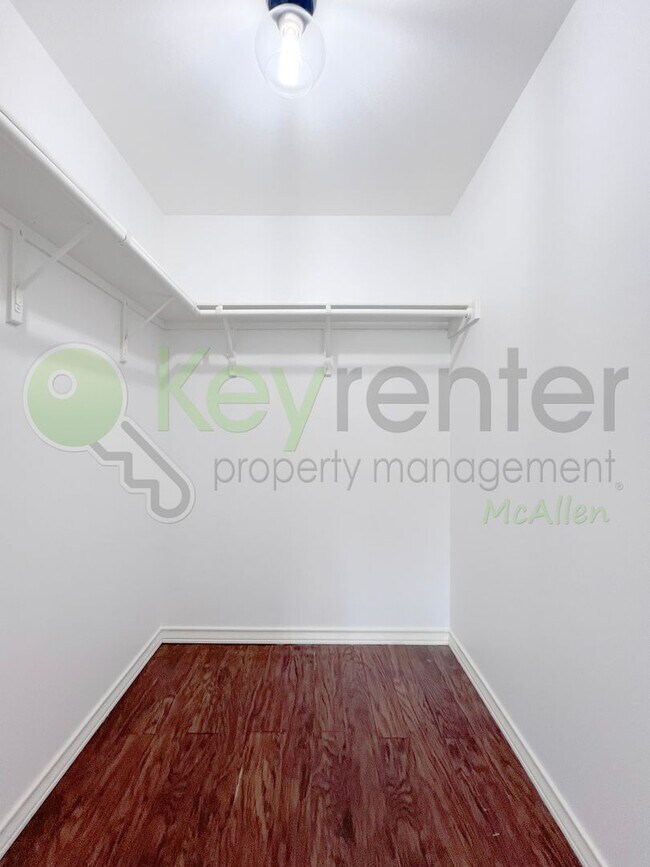 Building Photo - Beatutiful 5Bed/3Bath in Mcallen TX Now Av...