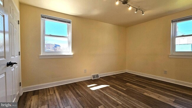 Building Photo - 2806 Ryerson Pl
