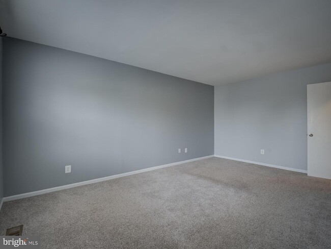 Building Photo - 8203 Stationhouse Ct