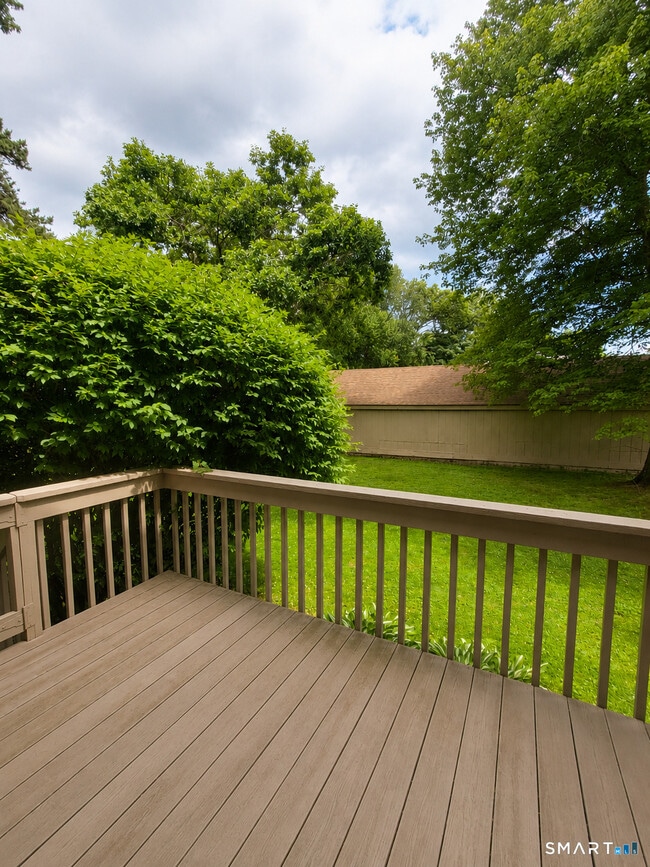 Building Photo - 12 Greenbriar Dr