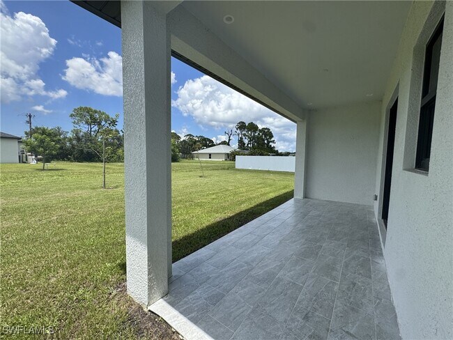 Building Photo - 1026 Chiquita Blvd N