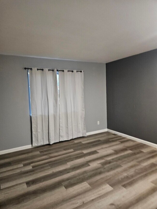 Building Photo - 1017 Lincoln St