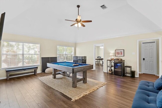 Building Photo - 10116 Pinehurst Dr