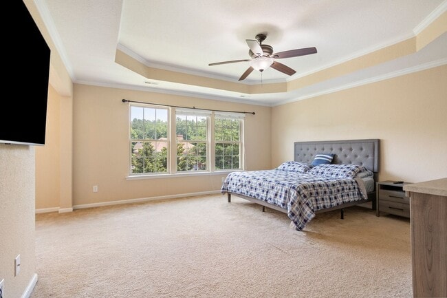 Building Photo - Beautiful 4 Bed 2.5 Bath