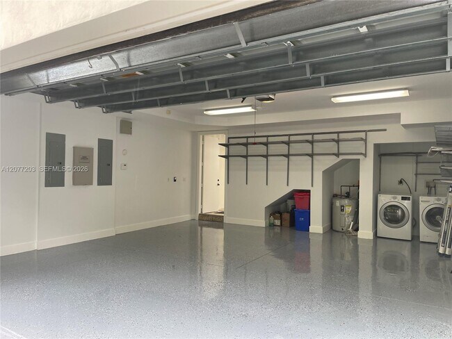 Building Photo - 530 Valencia Ave