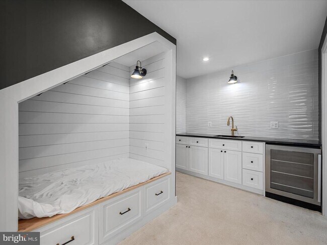 Building Photo - 124 Emperor Dr