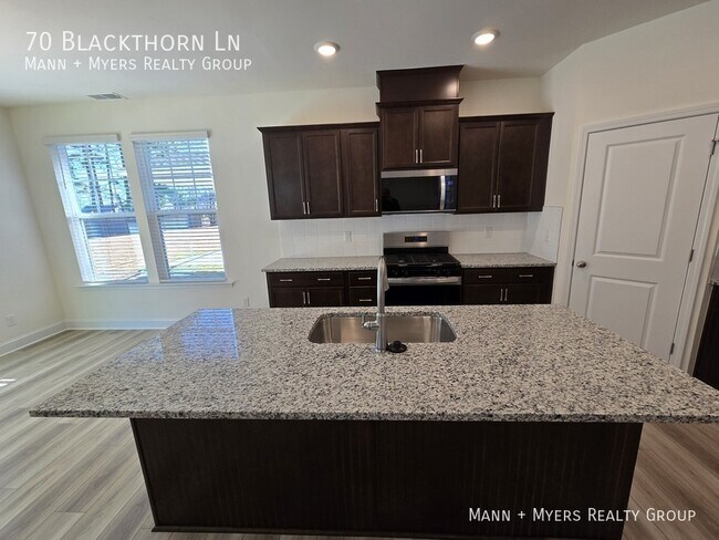 Building Photo - 70 Blackthorn Ln
