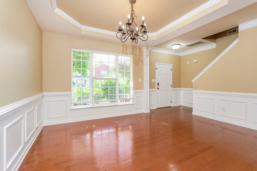 Building Photo - 4988 Old Towne Village Cir