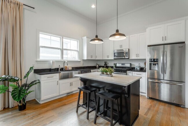 Building Photo - 1494 Madison St