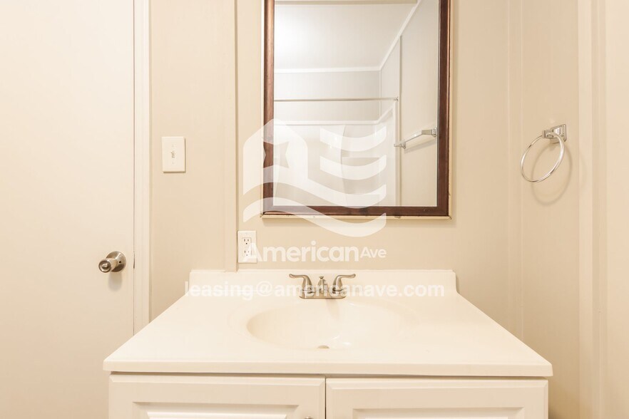 Building Photo - 1838 Emerson Ave