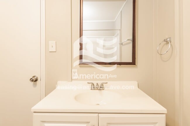 Building Photo - 1838 Emerson Ave