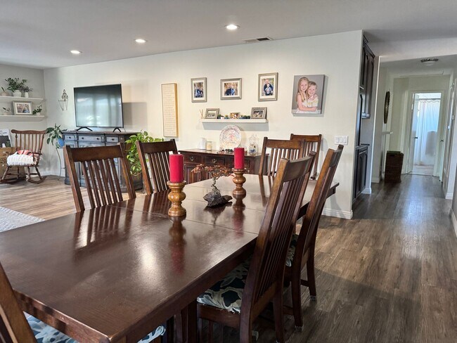 Building Photo - Beautifully Updated 4 Bedroom, 3 Bath Sing...