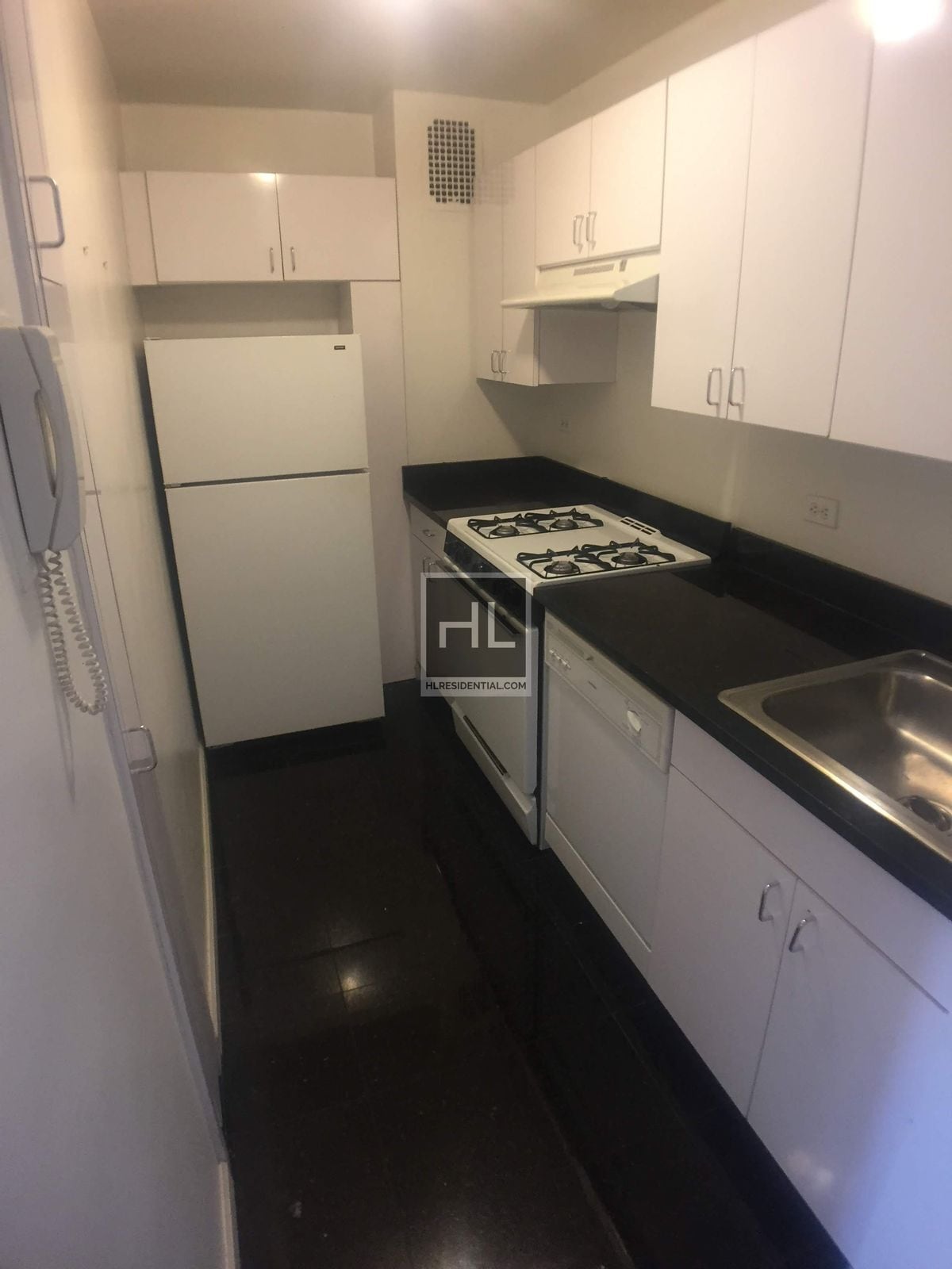 Building Photo - 5 AVENUE