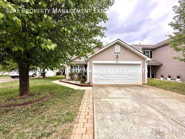 Building Photo - 6229 Green Vista Ct