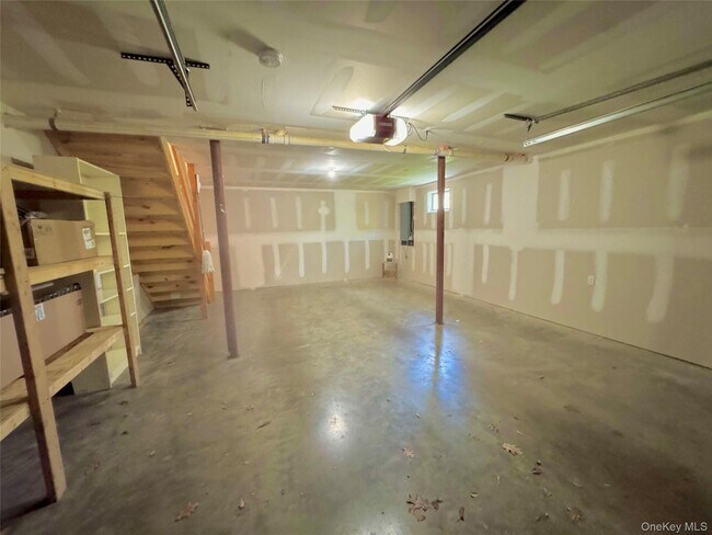 Building Photo - 27 Hemlock St