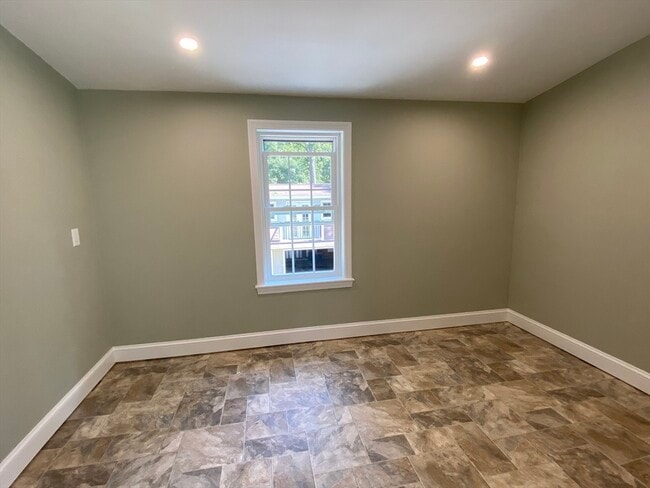 Building Photo - 97 Edgebrook Rd