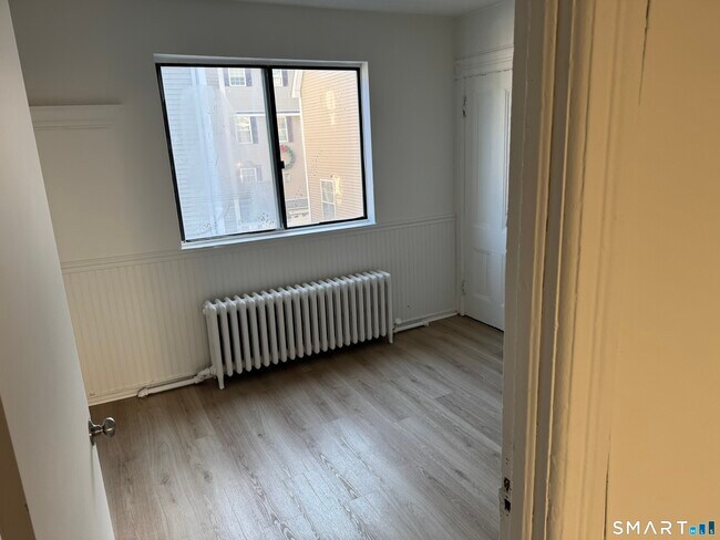 Building Photo - 57 Seaside Ave