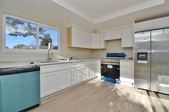 Building Photo - COMING SOON! | $4,090 / Beautifully Remodeled 4BR/2BA Home in Fremont City