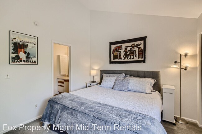Building Photo - 2 br, 2 bath House - 565 Manhattan Dr #202