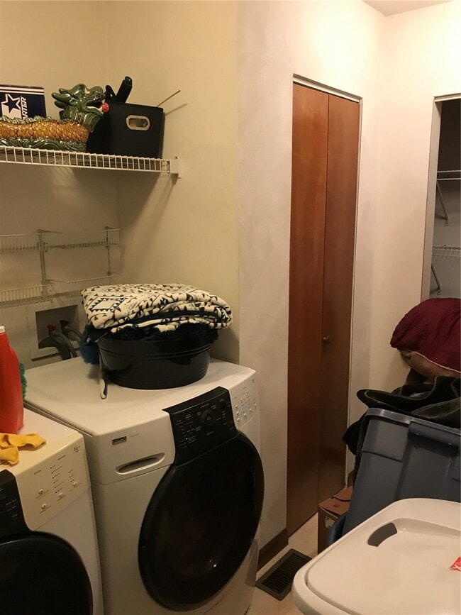 Building Photo - 102 S Riebeling St