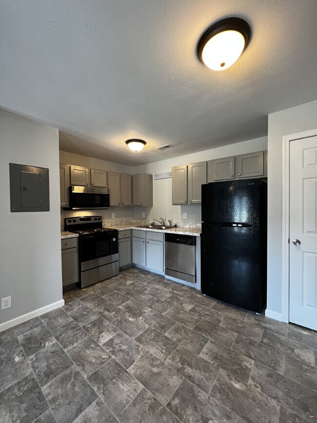Building Photo - 374 JACK MILLER BLVD UNIT G - 2 Bd-1 BA Within 3 Miles to FT. Campbell's Main Gate!!!