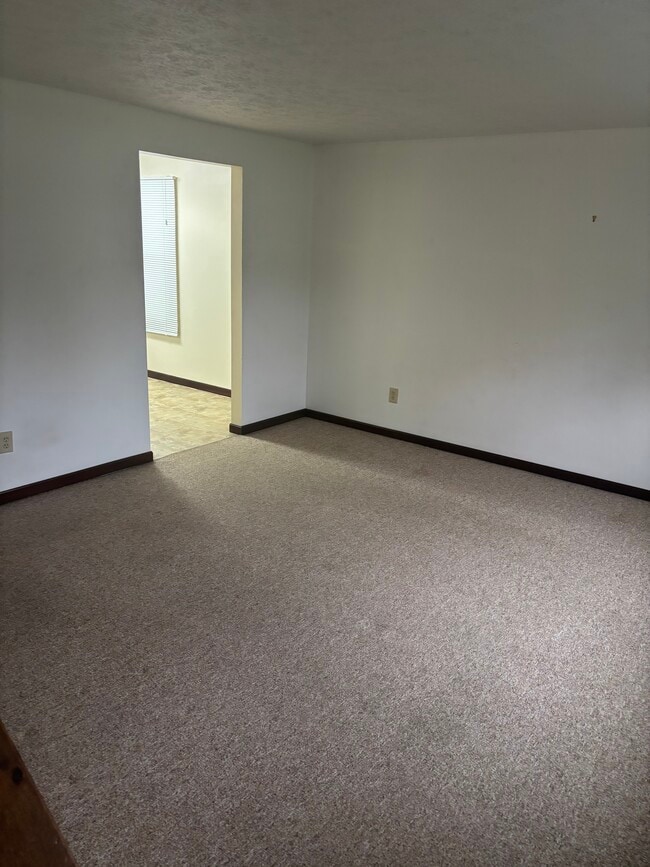 Building Photo - 2960 Thackeray Ave NW