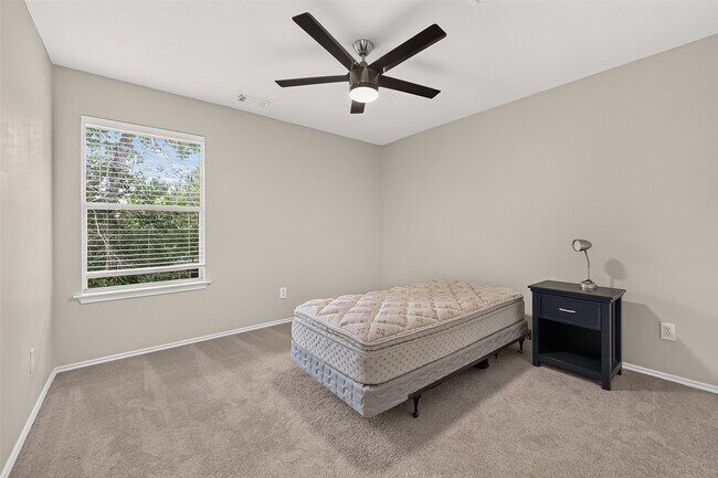 Building Photo - 202 N Vesper Bend Cir