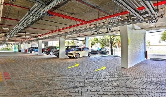 Building Photo - 1555 N Treasure Dr