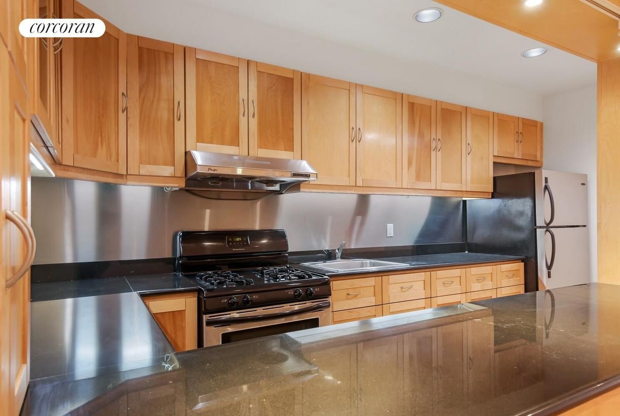 Building Photo - 180 Lafayette St