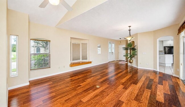 Building Photo - 357 Fairway Pointe Cir