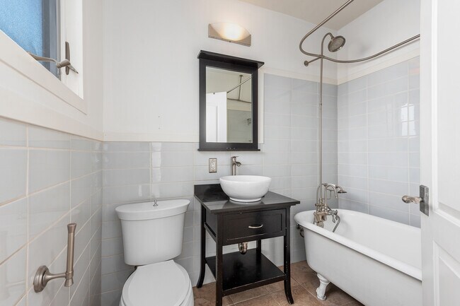 Upstairs Bathroom - 570 Okeefe St