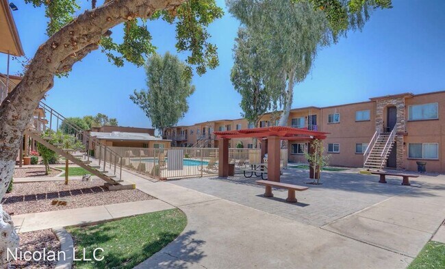 Building Photo - 650 S Country Club Dr