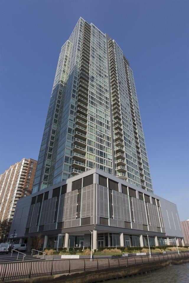 Building Photo - 2 2nd St