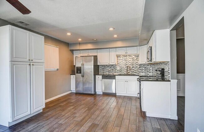 Building Photo - 727 Alder Cir