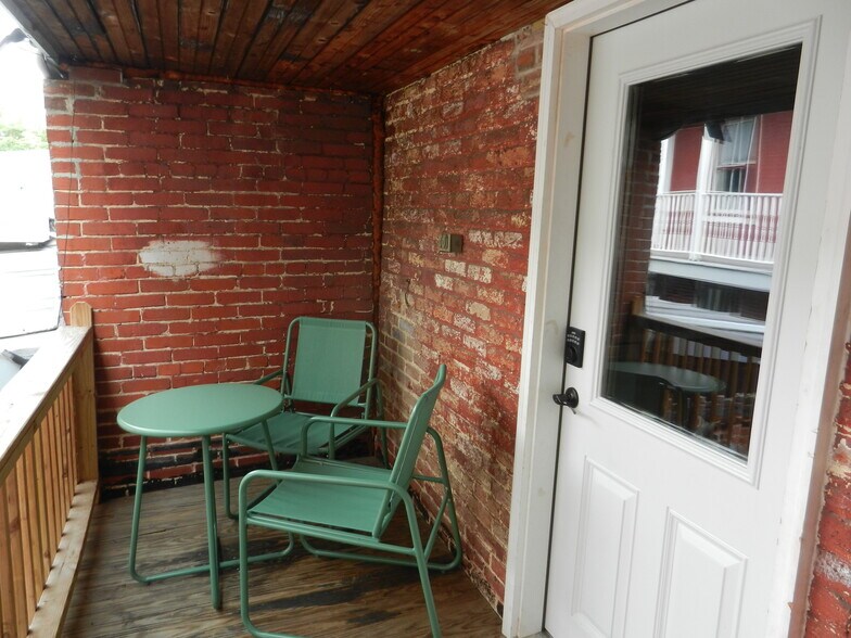 Building Photo - 69 E Louther St
