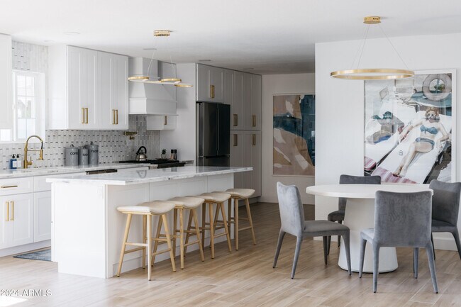 Building Photo - 6629 E Dreyfus Ave