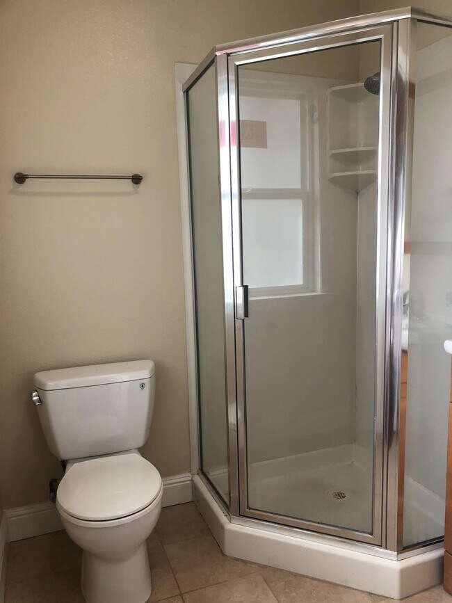 Building Photo - 873 Apgar St