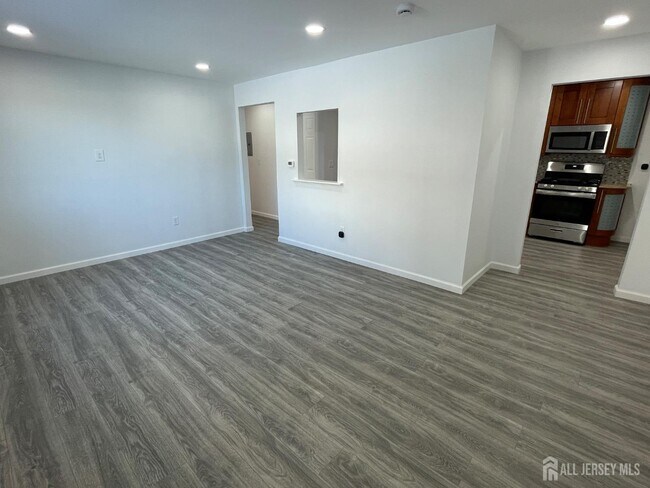 Building Photo - 1307 cricket Ln