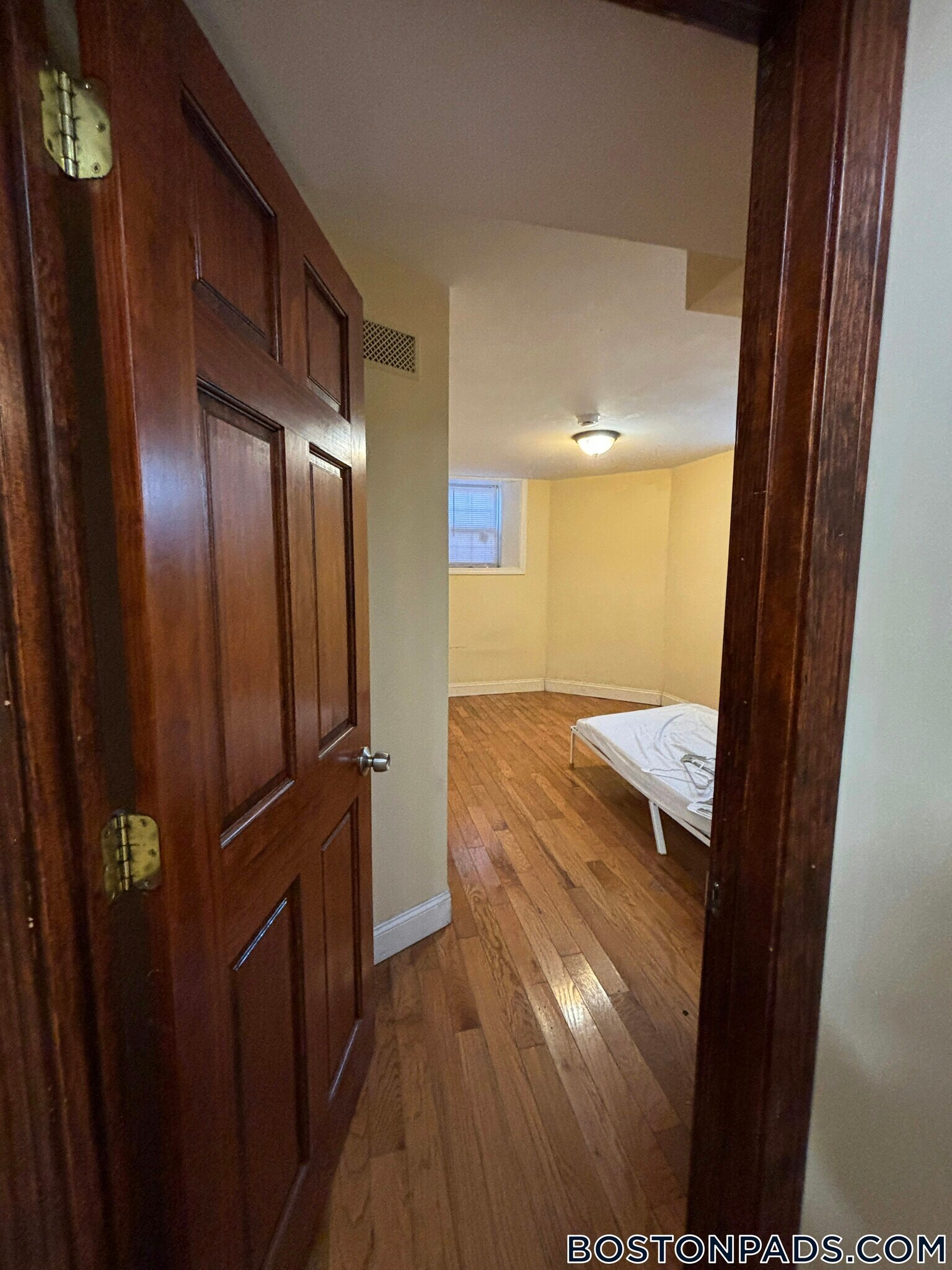 Building Photo - 154 Magazine St