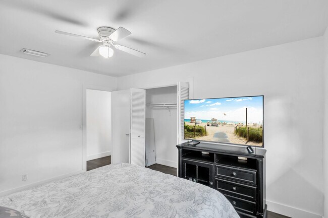 Building Photo - 10962 57th Pl S