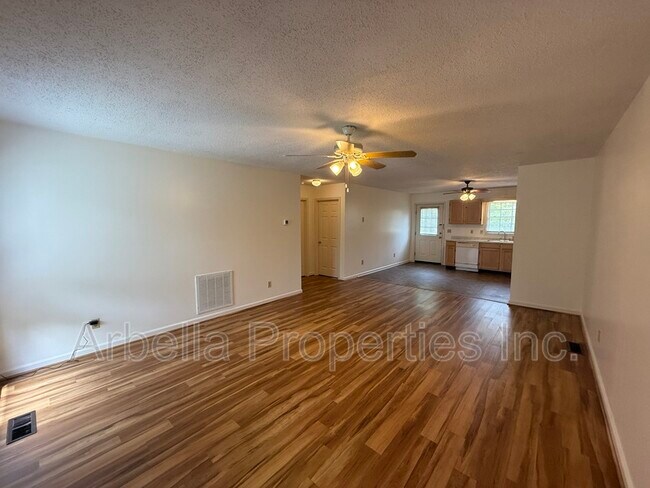 Building Photo - 115 Rowe Ln