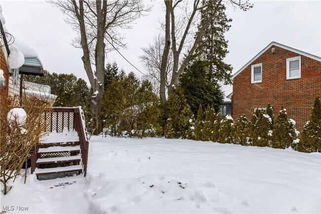 Building Photo - 23211 Fernwood Dr