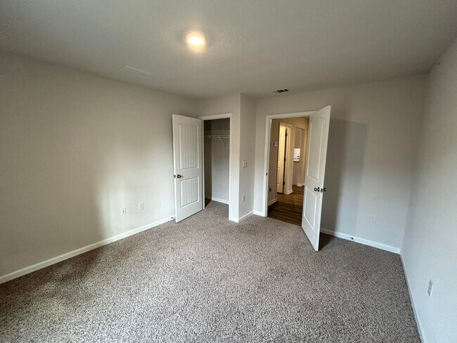 Building Photo - 3293 Chapelwood Dr