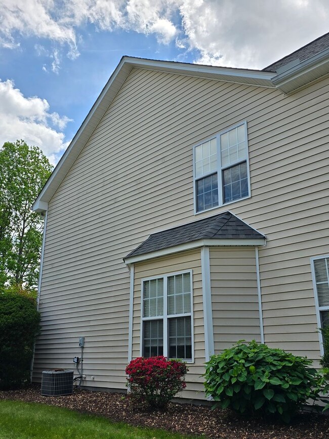 Building Photo - 1133 Academic Dr